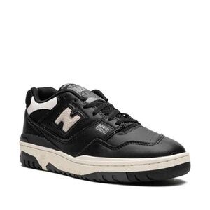 New Balance 550 - Black & White - Woman's Size 6